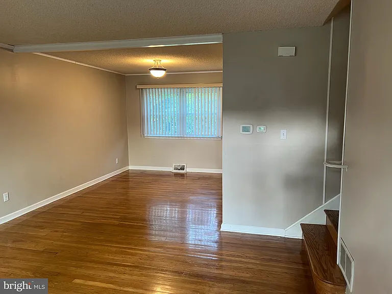 2621 Darby Dr — Photo 2