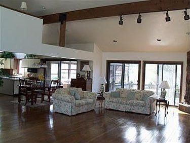 3rd image of 360-1 Hawthorne Dr