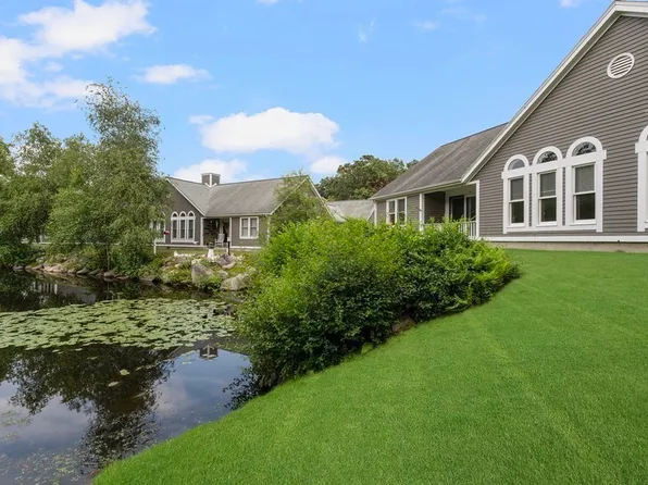 29 Ledgebrook Dr, Blackstone, MA 01504