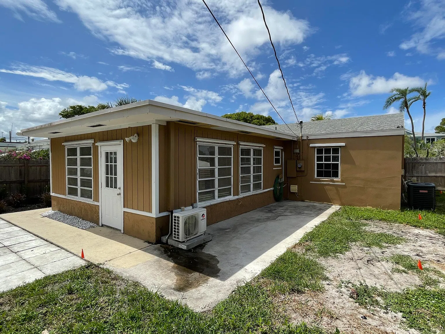 3 bed, 1.5 bath, 1260 sqft, $2,395 — Photo 3