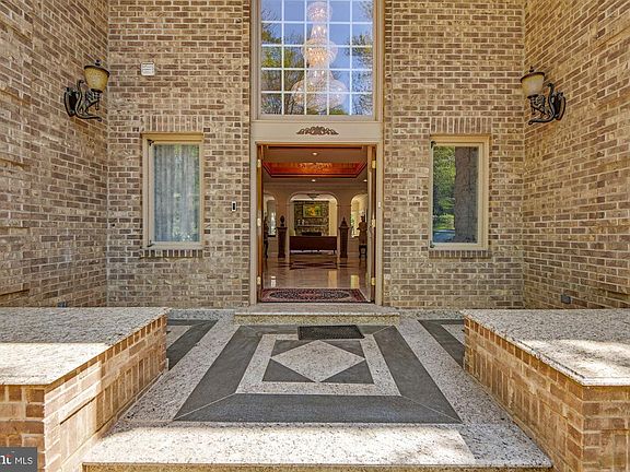 2nd image of 8025 Glengalen Ln