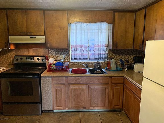 4th image of 3255 Clyde Dr
