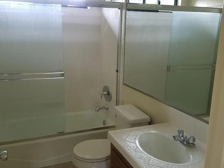 194 S Elm St #A — Photo 4