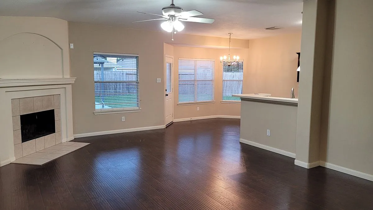 3 bed, 2.0 bath, 1455 sqft, $2,000 — Photo 3