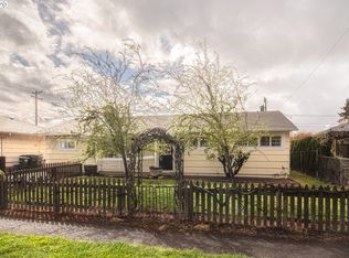 1379 Piedmont St, Springfield, OR 97477