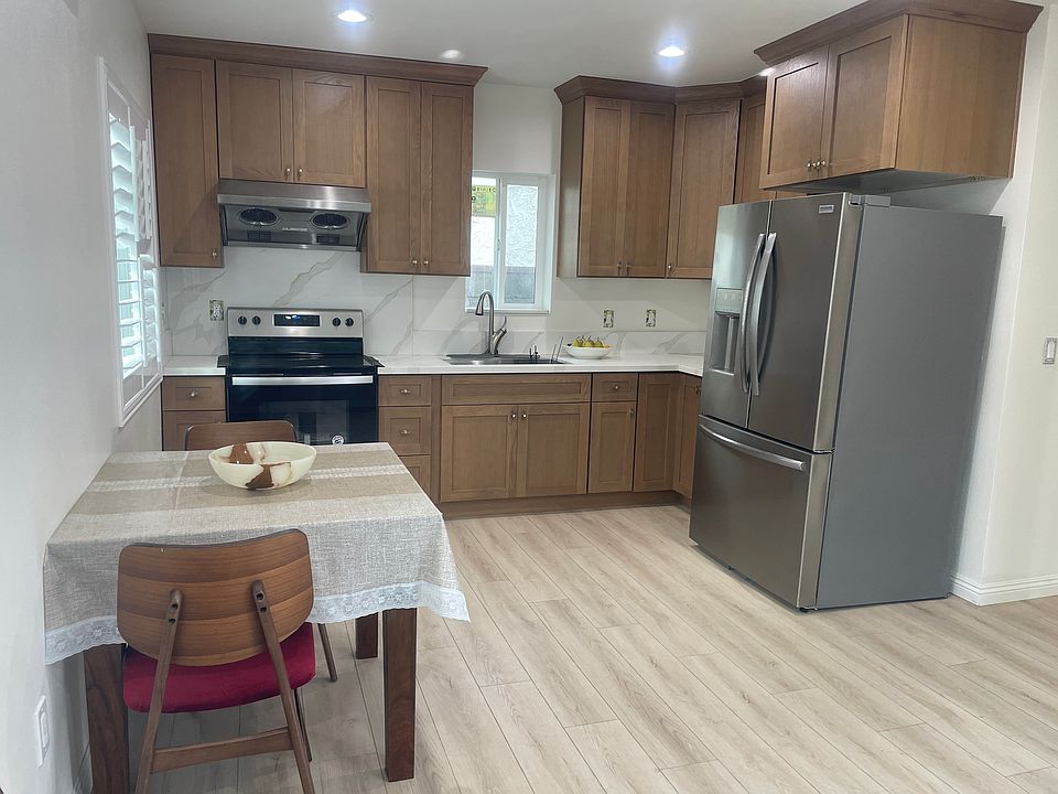2nd image of 207 E Olive Ave