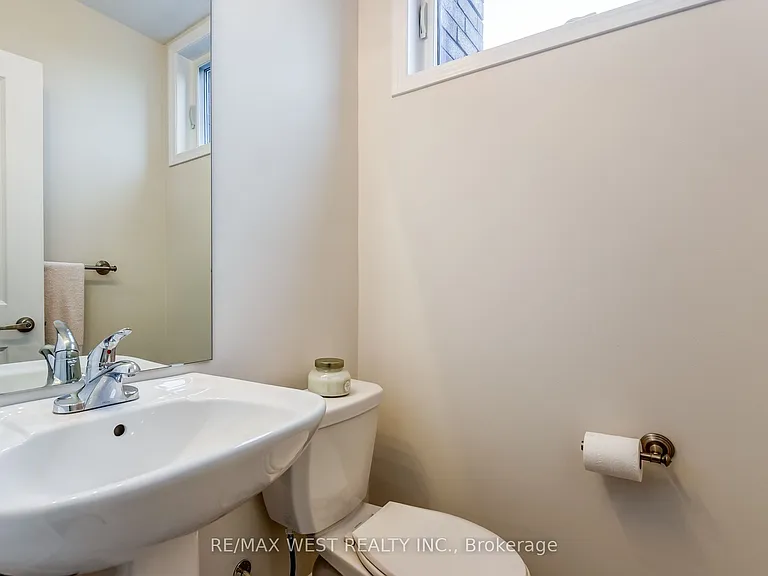 24 Fieldway Rd #Townhouse 7 — Photo 11