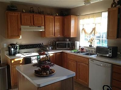 3rd image of 2318 Queensway Dr