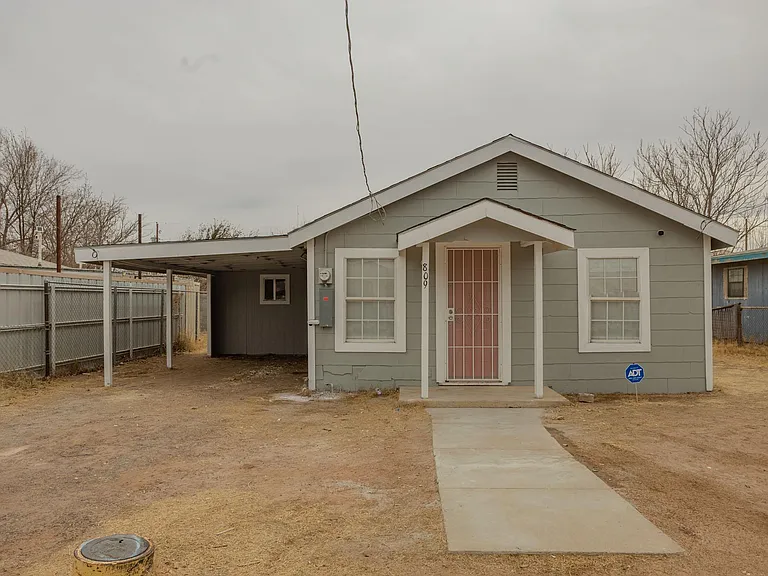 809 Wilson St — Photo 1