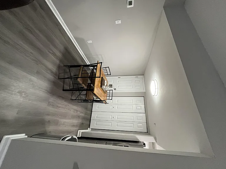 120 N Altamont Ave — Photo 2