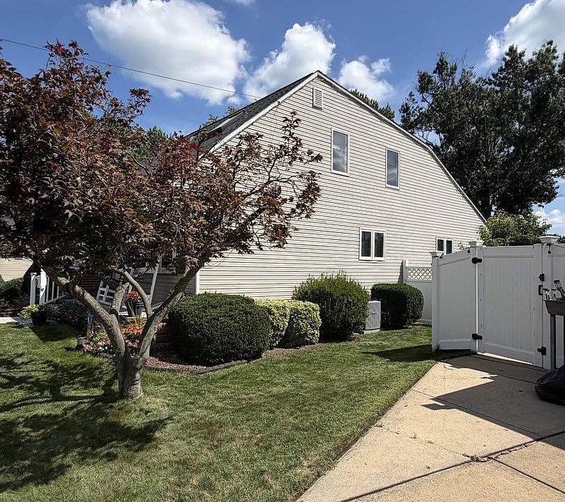2nd image of 27 Sycamore Way