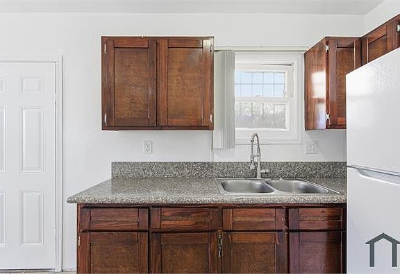 5th image of 534 Hyde Park Pl #534