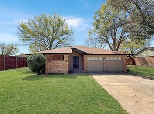 10205 Lone Pine Ln, Fort Worth, TX 76108