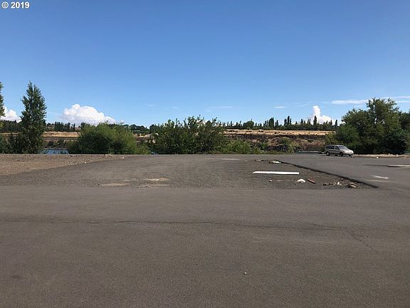 3rd image of 3761 Klindt Dr