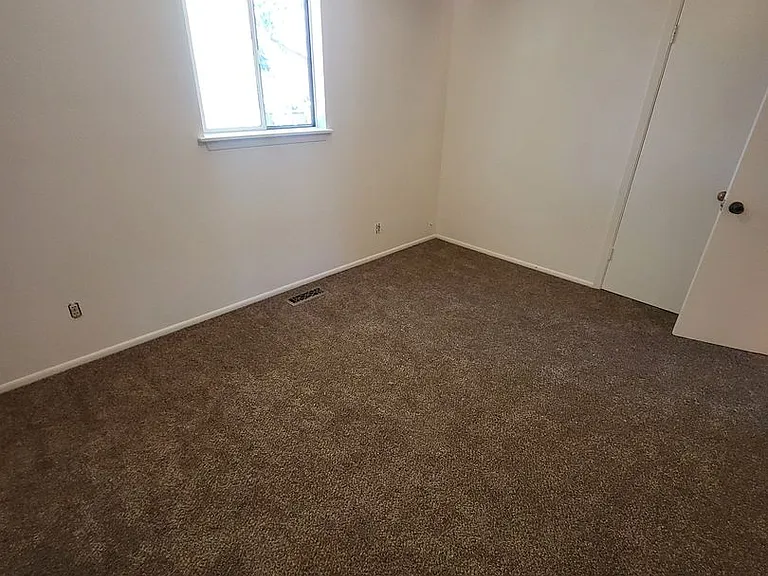 2068 W Sheffield Mnr — Photo 5