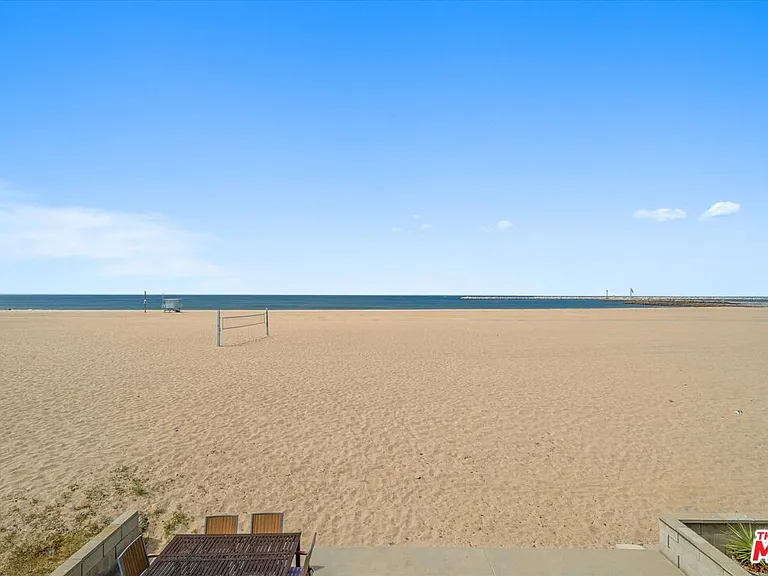 6419 Ocean Front Walk — Photo 16