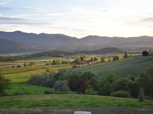 3555 Payne Rd, Medford, OR 97504