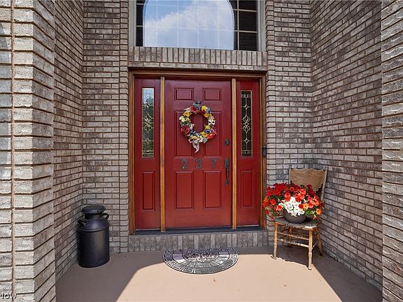 3rd image of 237 W Garwood Dr