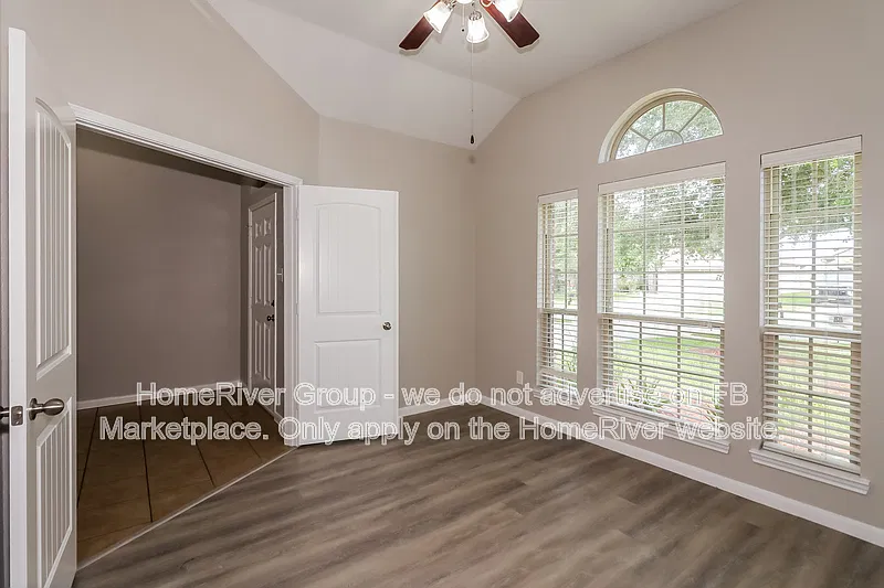 3 bed, 2.0 bath, 1844 sqft, $2,295 — Photo 4