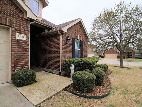 3rd image of 1300 Shinnecock Ct