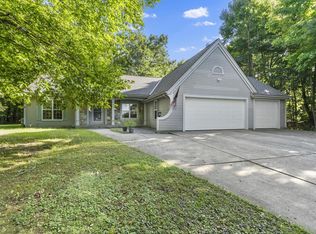 9883 S 35th St, Franklin, WI 53132