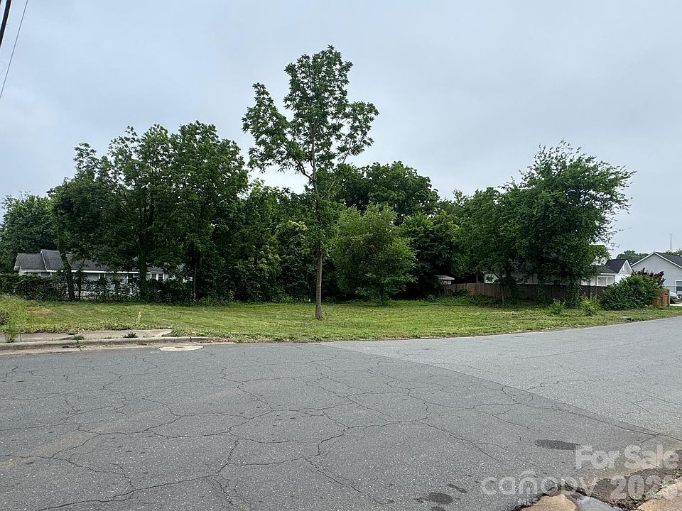 2nd image of 2211 Carmine St