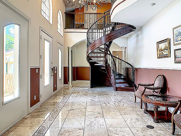 Entry/Reception