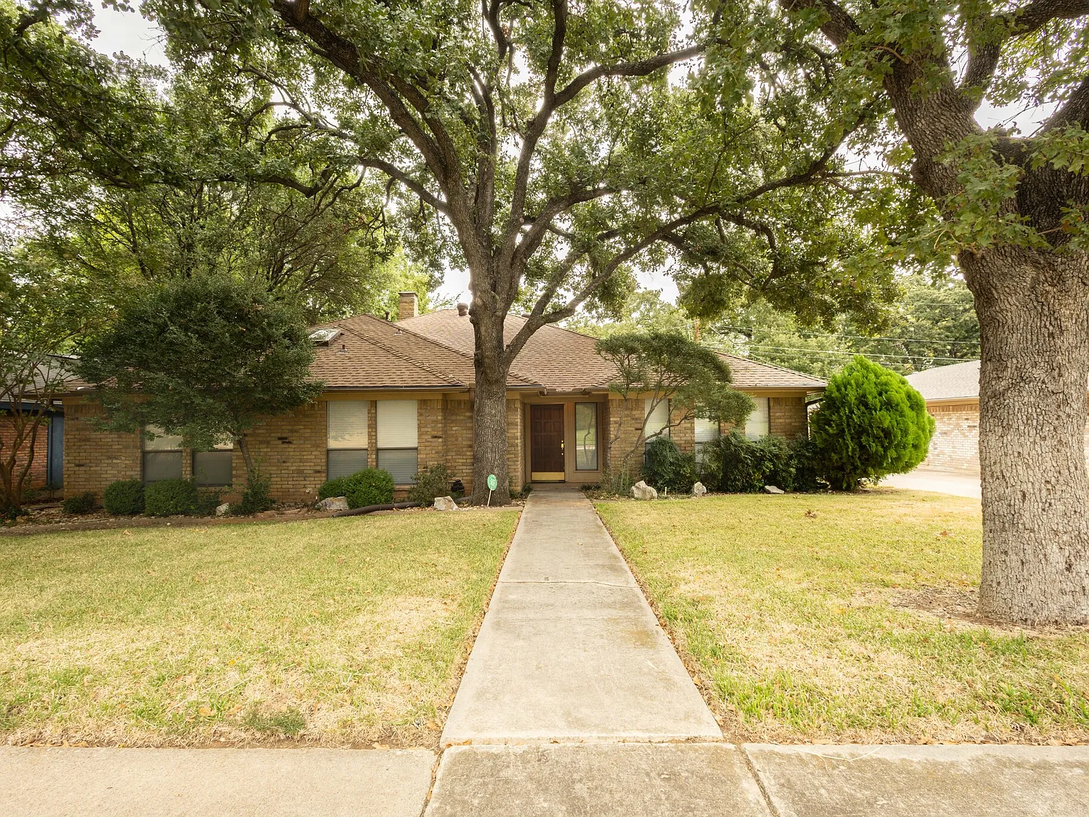 3 bed, 2260 sqft, $3,500 — Photo 1