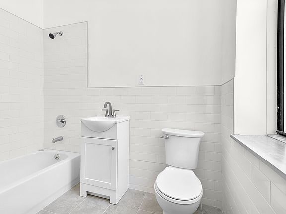 3rd image of 290 Saint James Pl #2