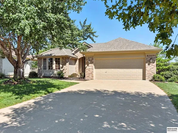 1911 N 132nd Avenue Cir, Omaha, NE 68154