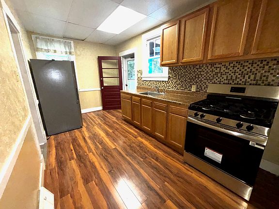 3rd image of 3960 Mount Royal Blvd