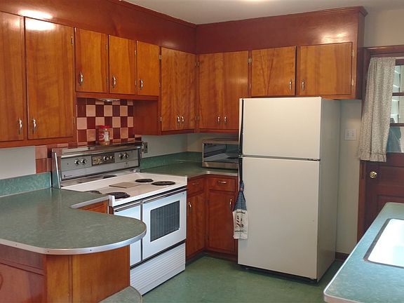 4th image of 37 Pawling Ave