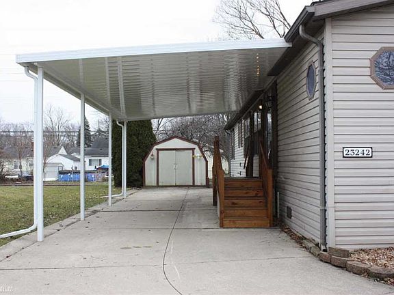 2nd image of 23242 Fountain Dr