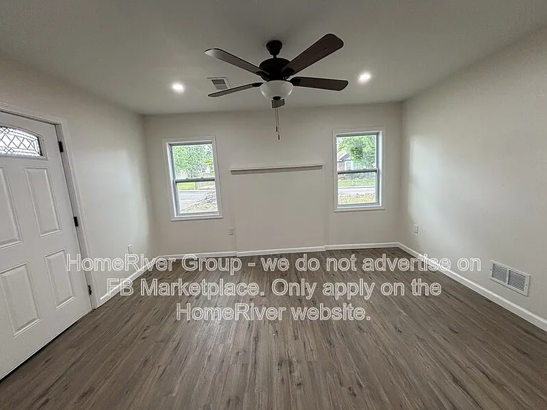 882 Maple Dr — Photo 2