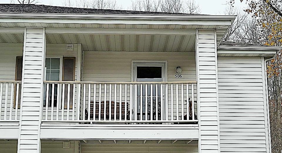 Desirable 2nd floor end unit