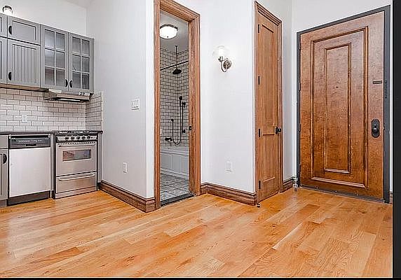 4th image of 59 Grand St #2B