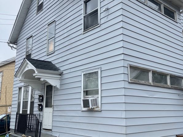 24 Elm St, Shelton, CT 06484