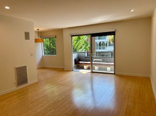 1250 N Kings Rd APT 301, West Hollywood, CA 90069