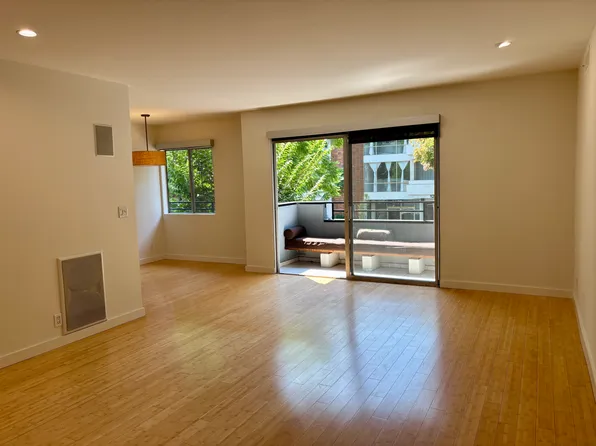 1250 N Kings Rd APT 301, West Hollywood, CA 90069