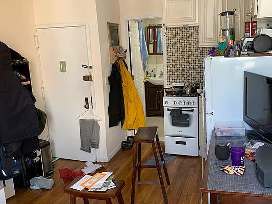 4th image of 324 1/2 E 8th St APT 5D