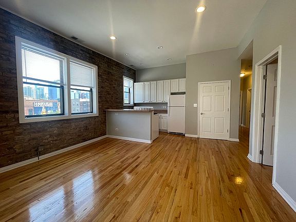 3rd image of 1132-1136 W Grand Ave #1140-4R