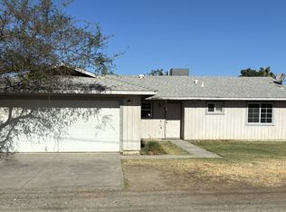 690 Kimball Ln, Hanford, CA 93230