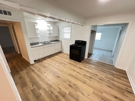 3rd image of 5709 Lawrence Blvd