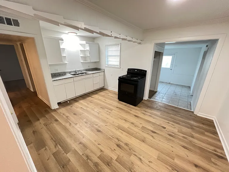 5709 Lawrence Blvd — Photo 3
