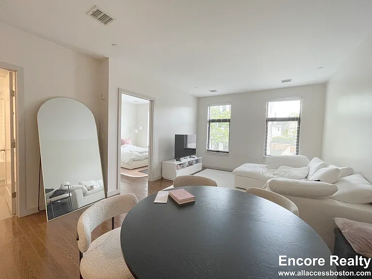 21 Gibbs St #204 — Photo 1