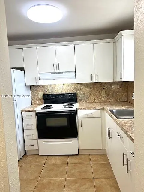 Building Photo - 5100 SW 64th Ave #105