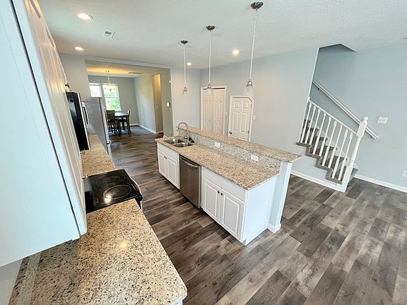 5th image of 962 Saint Julian Ave