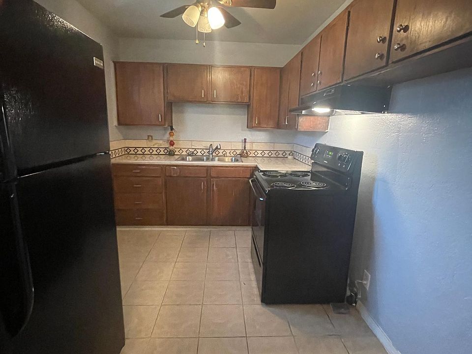 2nd image of 4807 E 40th Pl