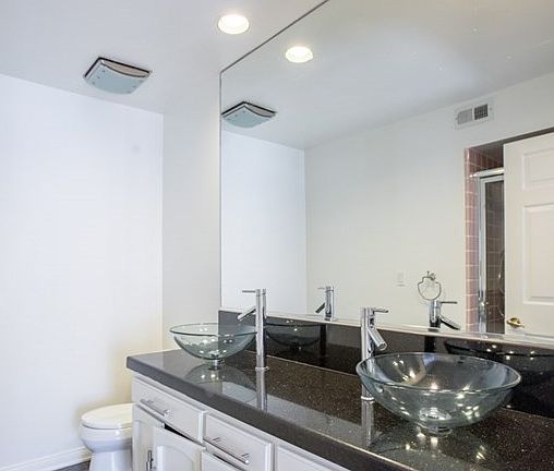 5th image of 7306 Balboa Blvd Unit D