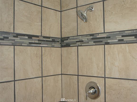 5th image of 18704 96 th Street NW